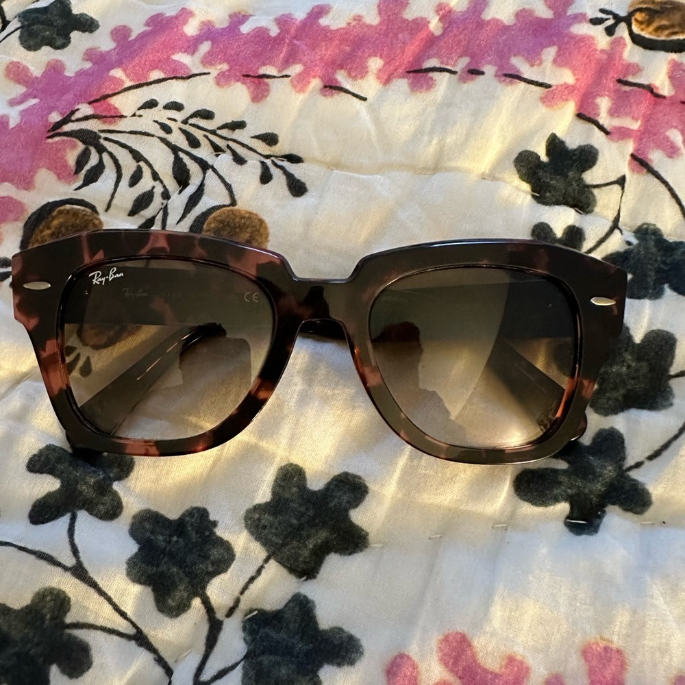 Ray-Ban State Street in Polished Havana On Transparent Pink